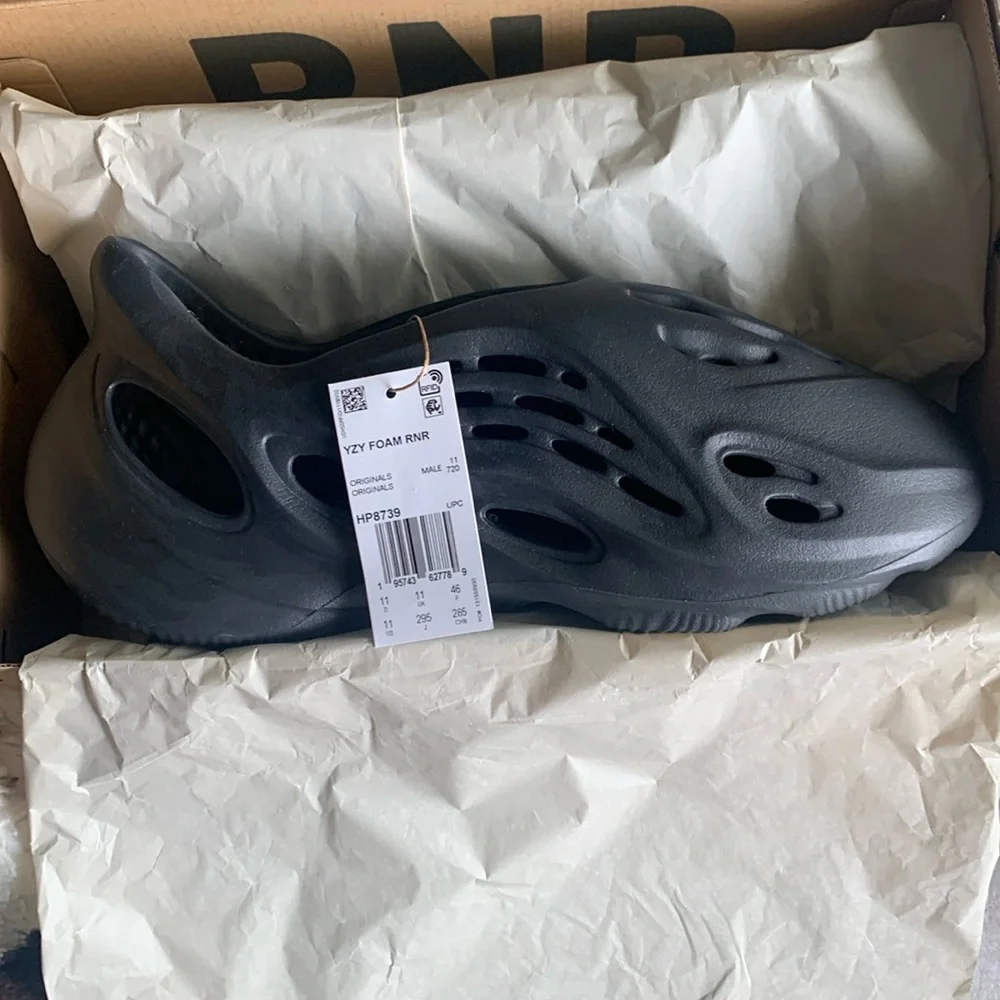 Yeezy Foam RNR - Picture 2 of 10